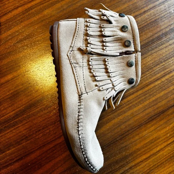 Minnetonka Suede Moccasins EUC - Picture 7 of 11